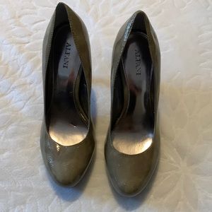 Alfani heels- great condition